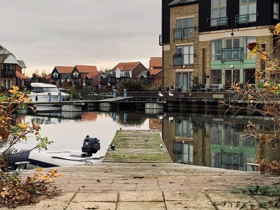 Waterside Townhouse With Balcony And Marina View Lejlighed Skellingthorpe Eksteriør billede